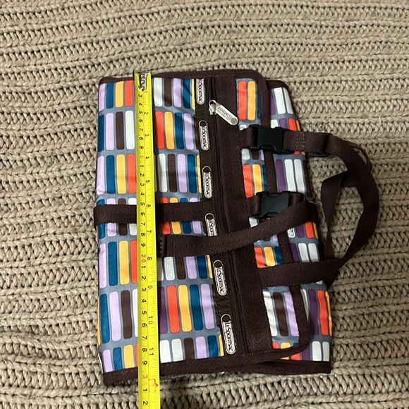 LeSportsac cosmetic bag gently used - Picture 8 of 11